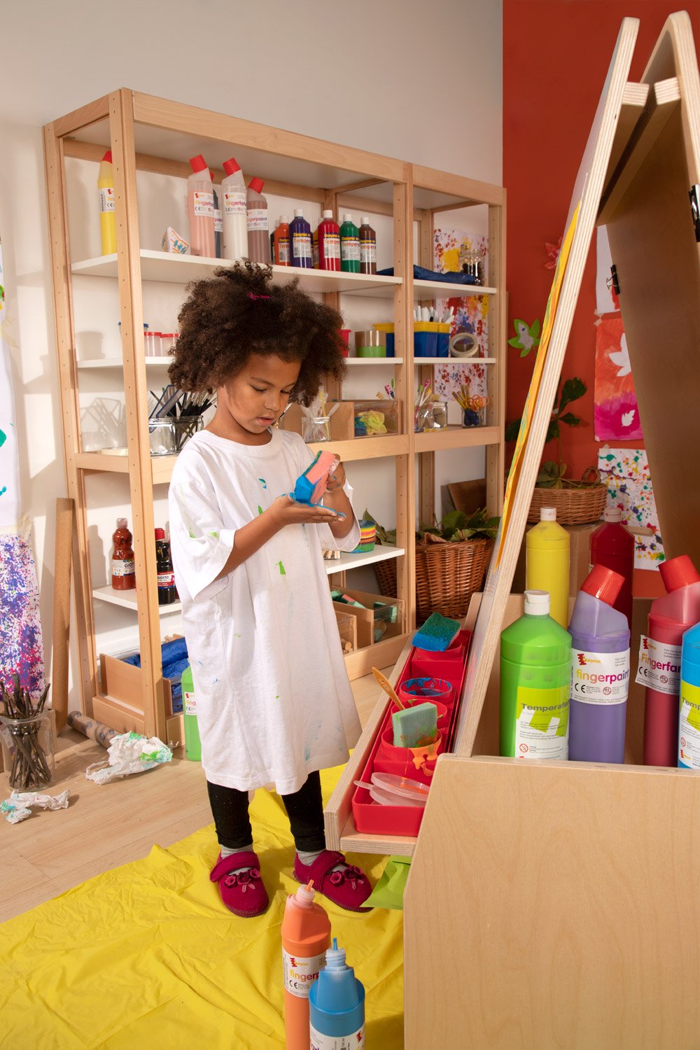 Mal-Station Petit Miró, Malwand mit Regal und Rollen, 2-5 Jahre