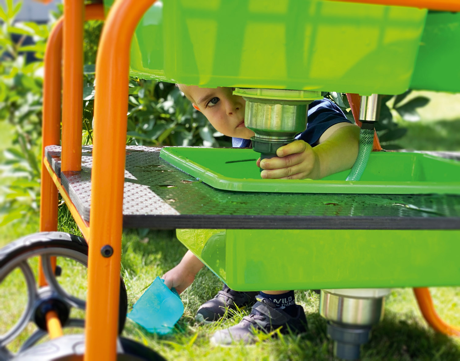 Mobiler Sand-Wasser-Tisch mit Pumpe