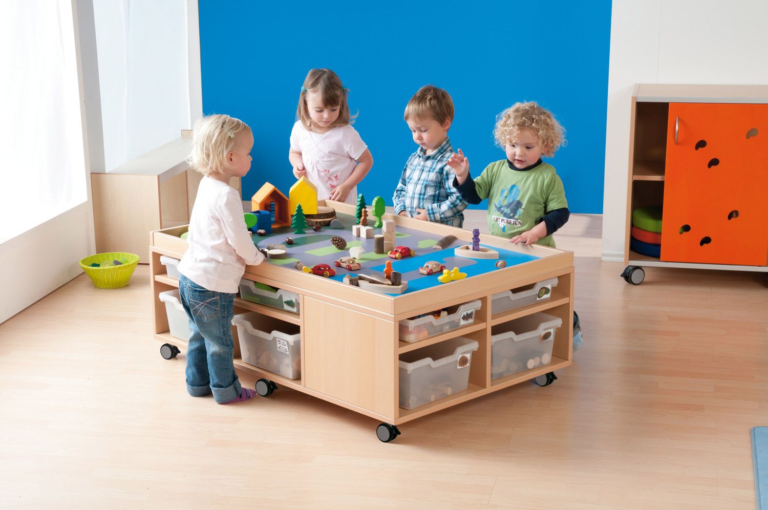 Landschaftsspieltisch Ahorn Dekor, ab 18 Monate