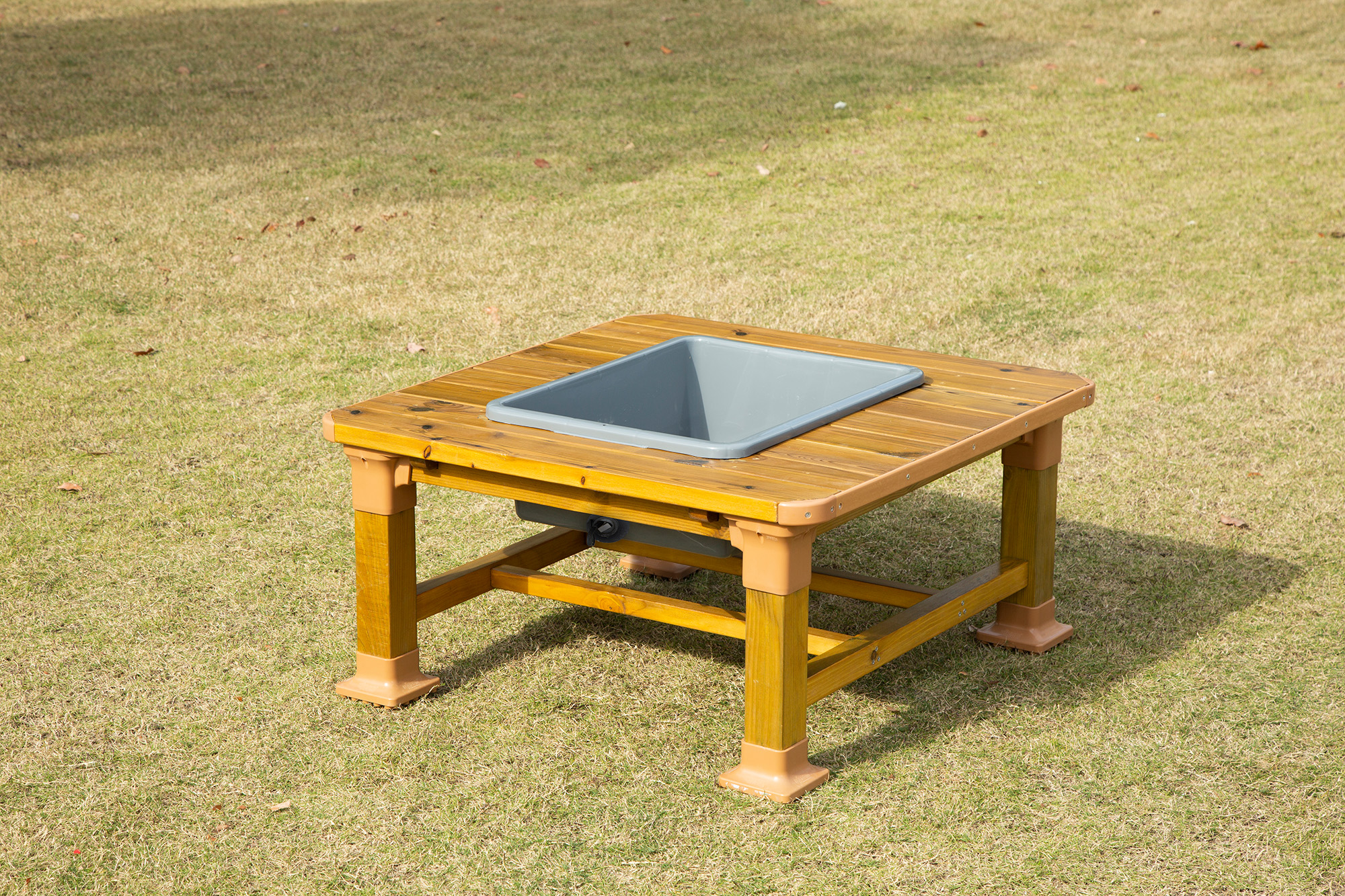 Outdoor Sand- und Wassertisch, quadratisch