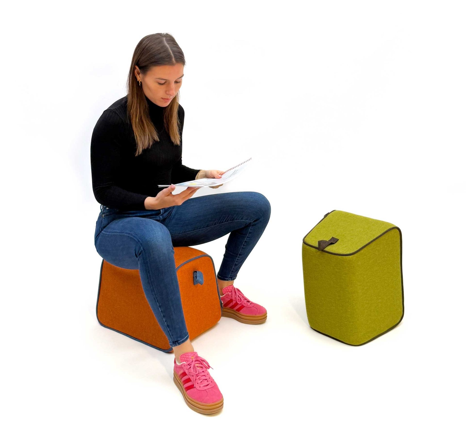 Hockidu - Hocker gepolstert mit Schlaufe, Farbe grün
