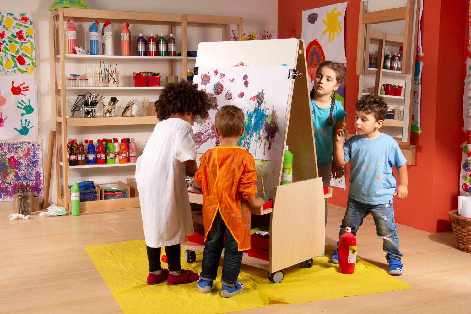 Mal-Station Petit Miró, Malwand mit Regal und Rollen, 2-5 Jahre
