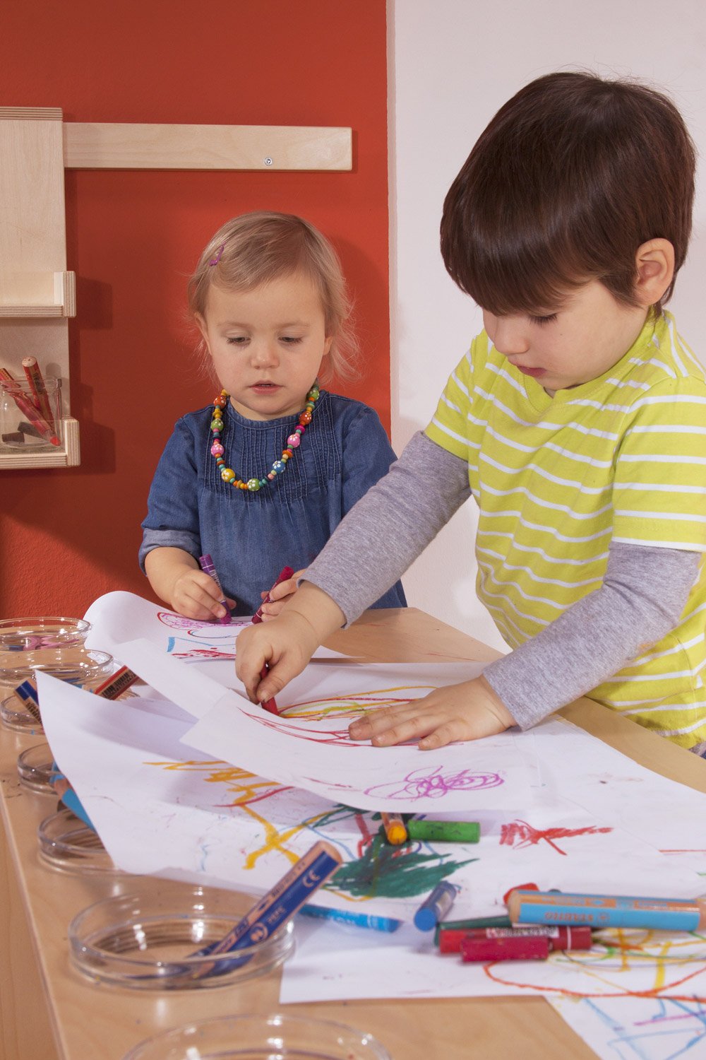 Kritzeltisch, 2-3 Jahre