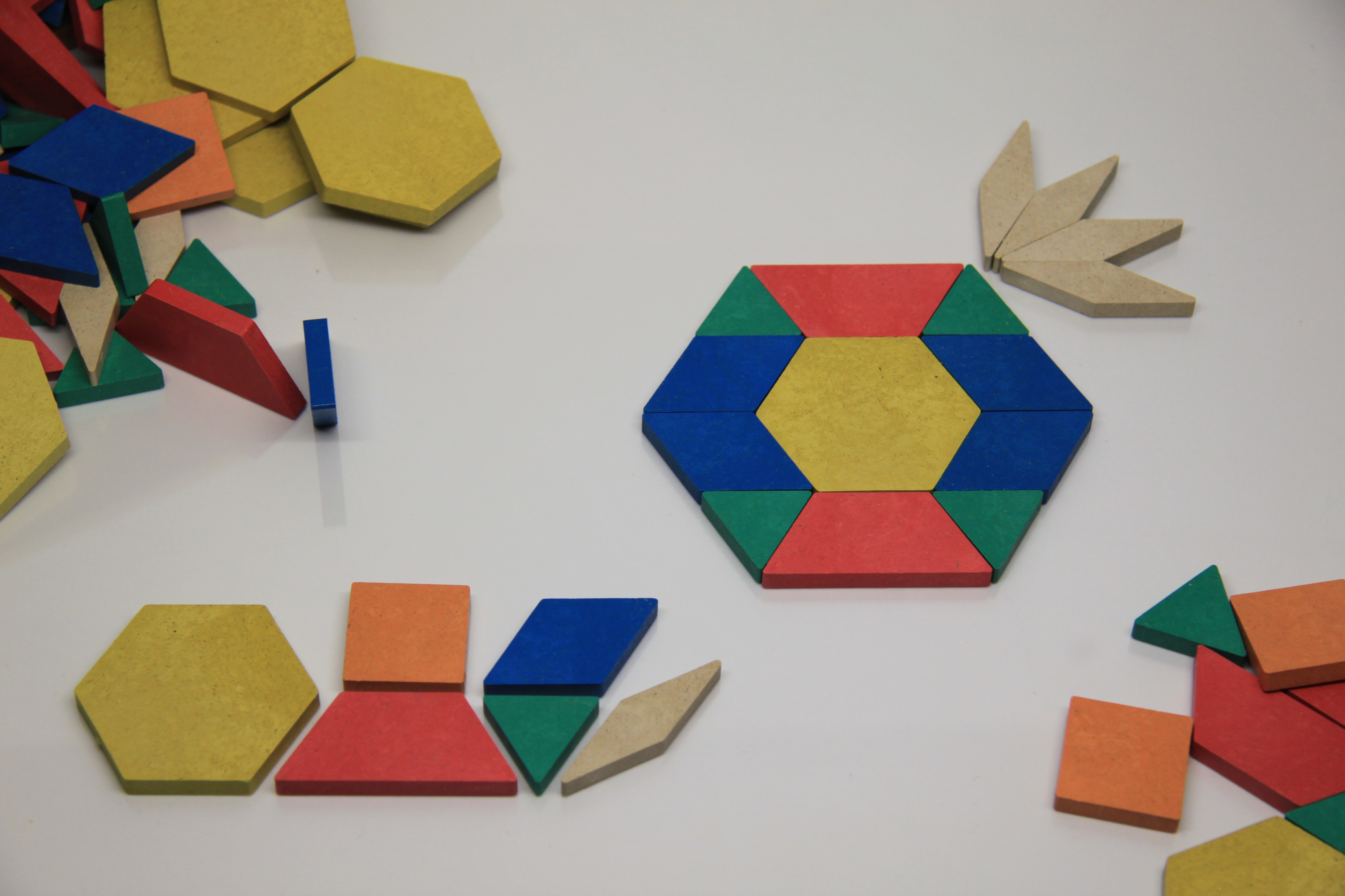 Pattern Blocks, 250 Teile aus RE-Wood® im Karton