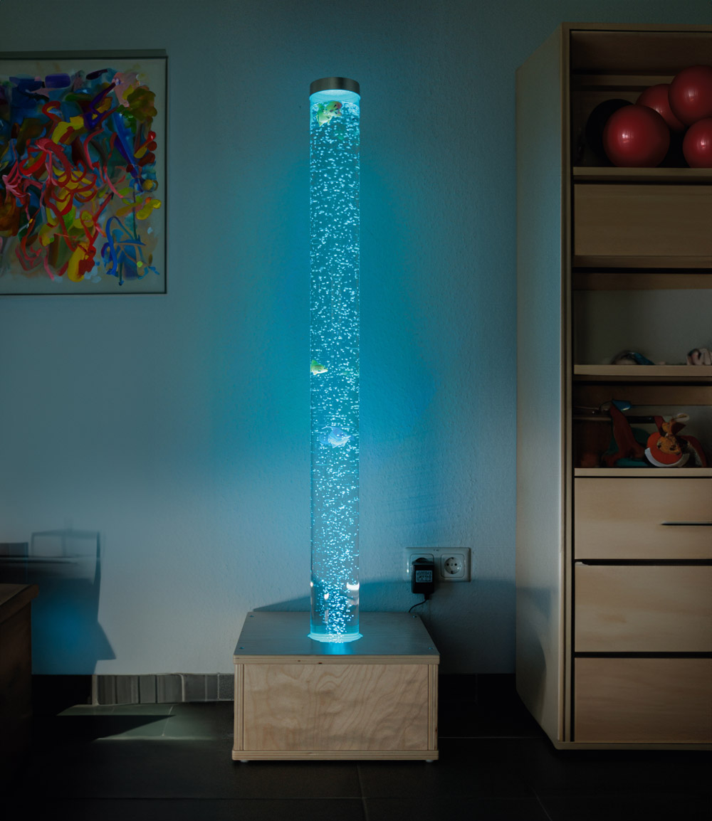 Wassersäule mit Holzsockel, 130 cm Höhe, inkl. Schwimmfische 5er-Set