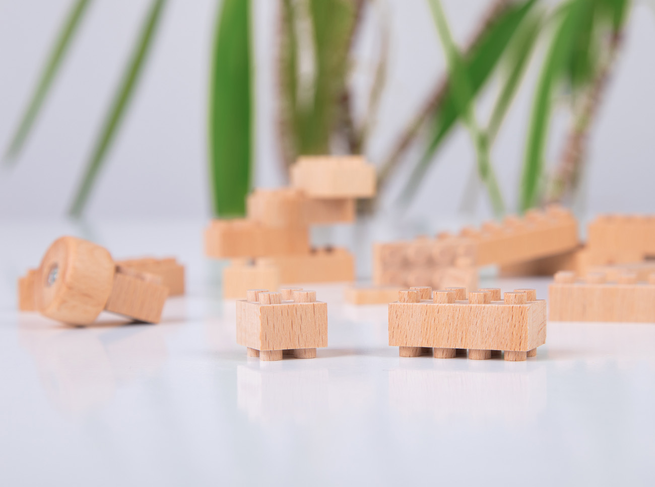FabBrix Holzbausteine aus Buchenholz 300er-Set im Leinensäckchen