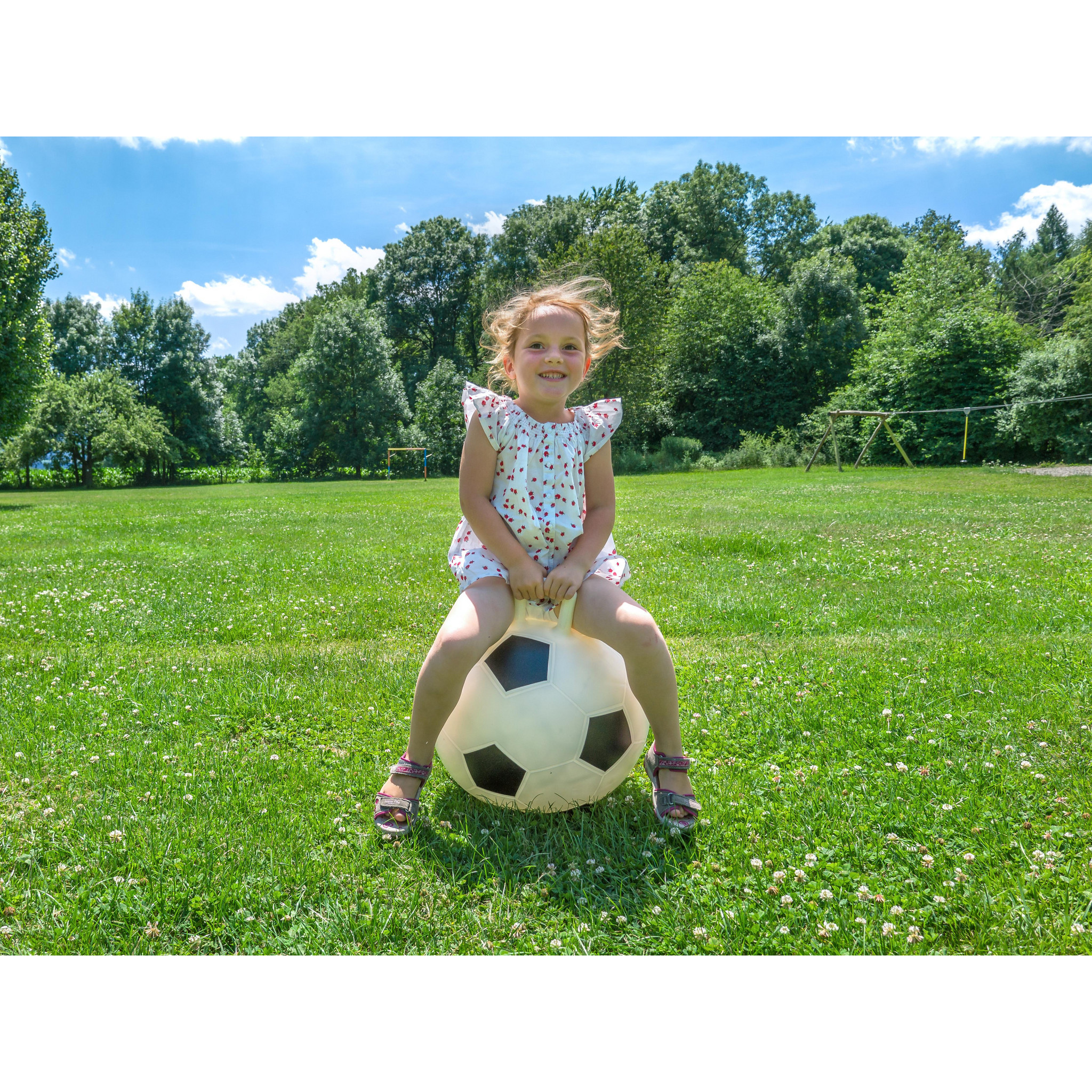 Hüpfball im Fußball-Design, 46 cm, mit Haltegriff