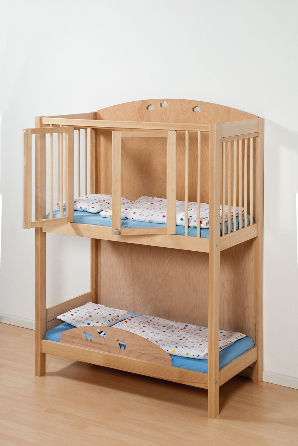 Krippenstockbett, oben Stäbe, unten offen, BxTxH: 127,2 x 66,7 x 176,7 cm