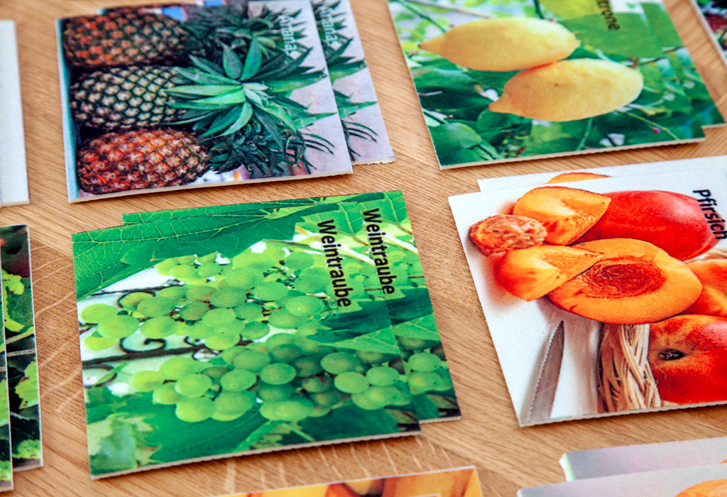 Double Game Obst, Bodenspiel aus Teppichfliesen
