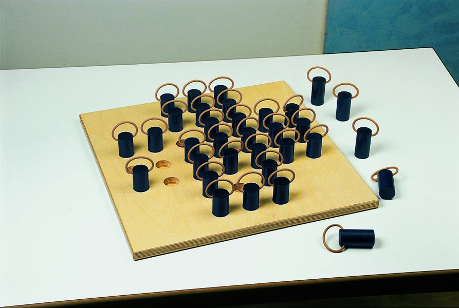 Solitär Bügelstecker, mit Spielbrett, ab 3 Jahre