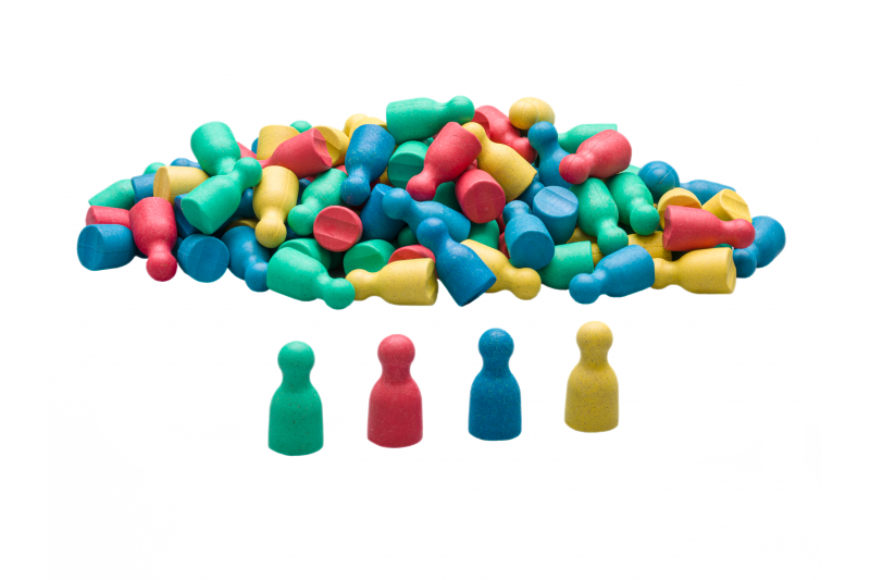 Satz aus 100 Spielfiguren in 4 Farben, im Karton
