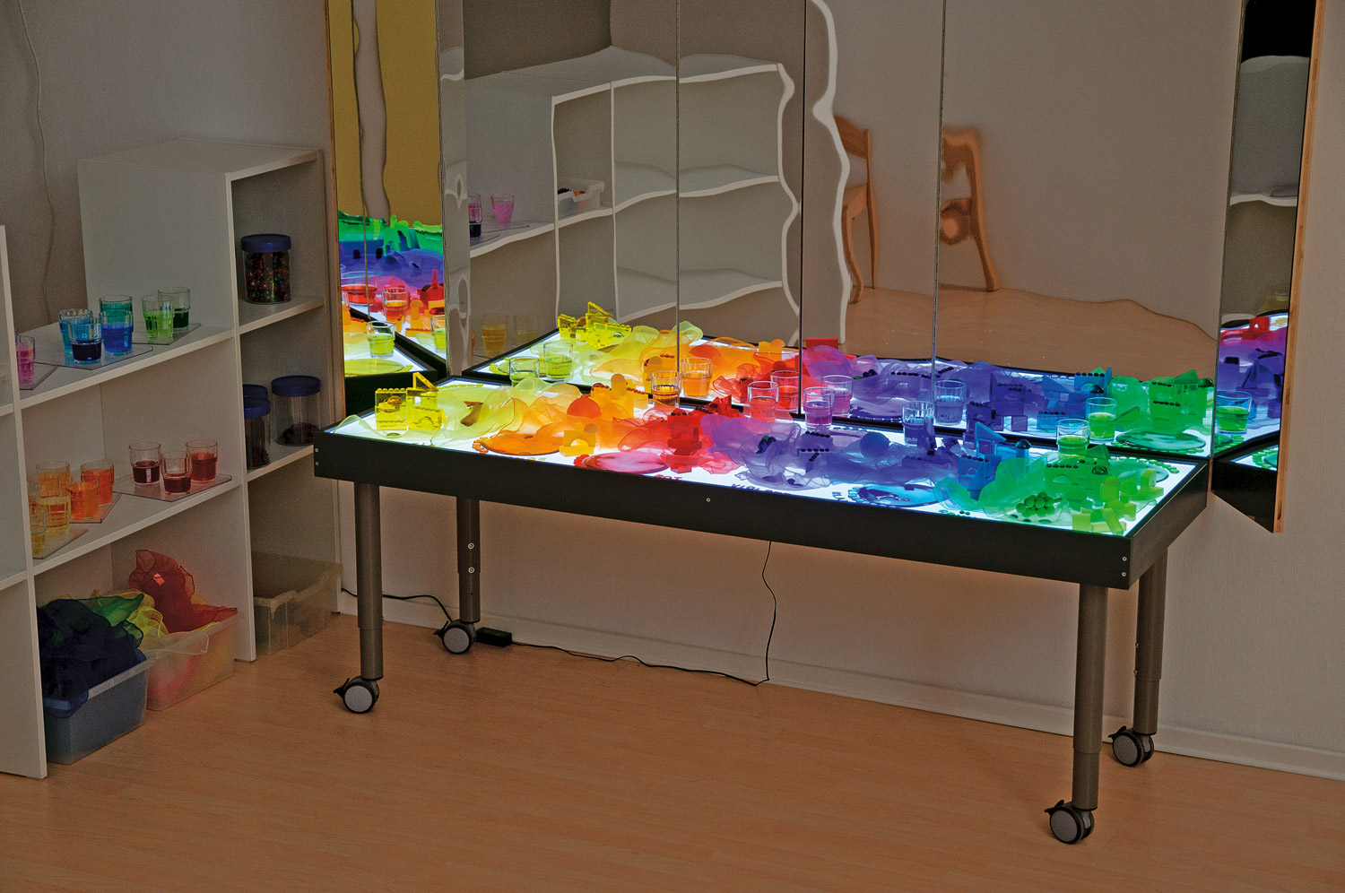 Großer Leuchttisch, 180 x 60 cm, höhenverstellbar 66,5 bis 83,5 cm