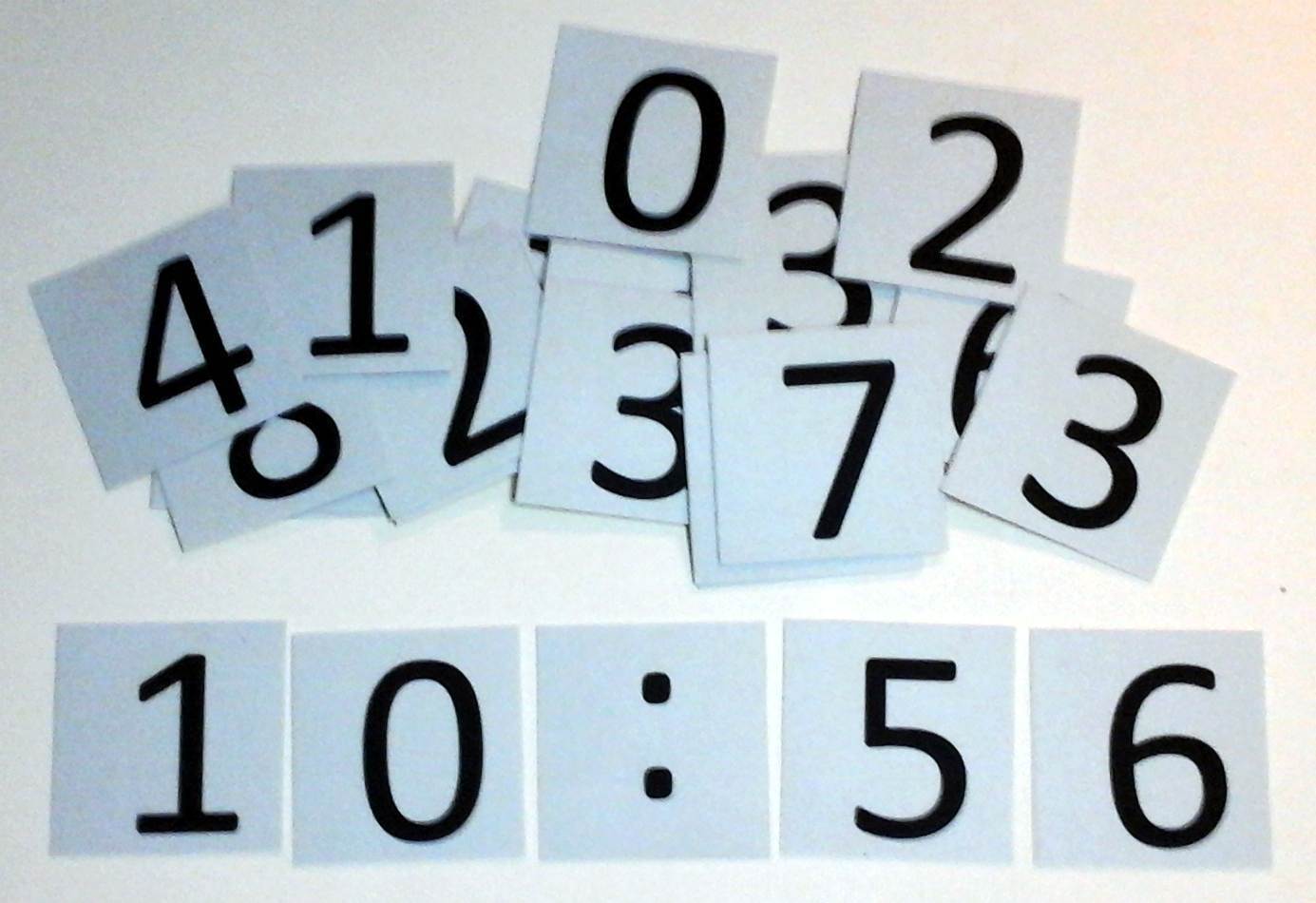Lern- und Arbeitsteppich Digitale Uhr