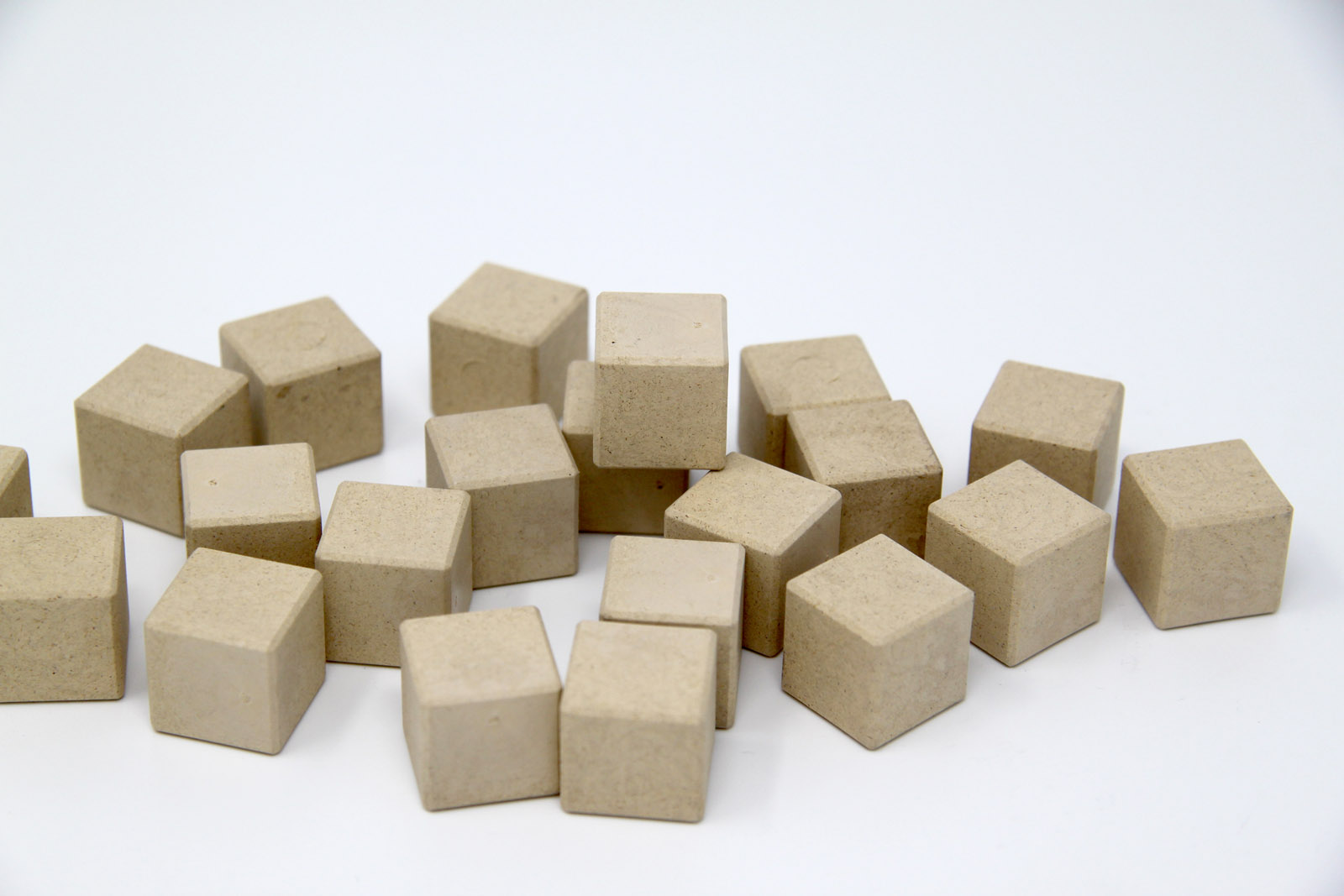 Holzwürfel aus ReWOOD® 2x2x2cm, 150 Stück im Baumwollbeutel