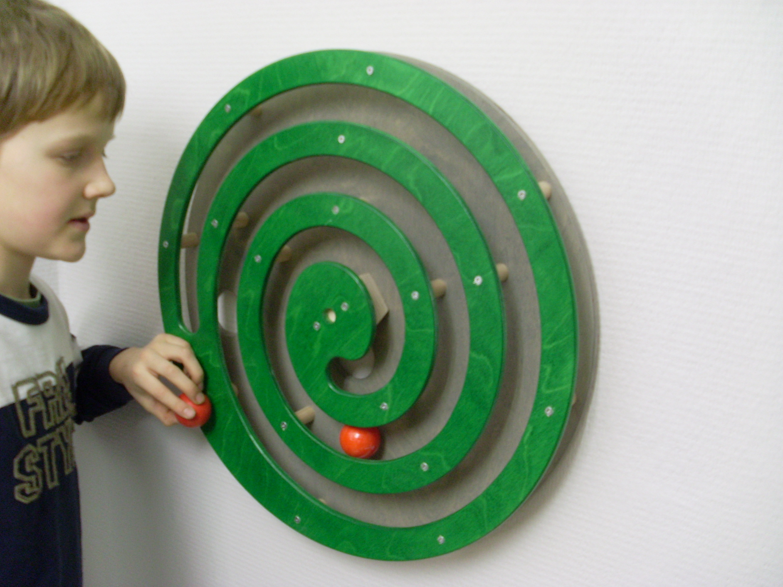 Wandspiel Kugel-Spirale grün, ab 3 Jahre