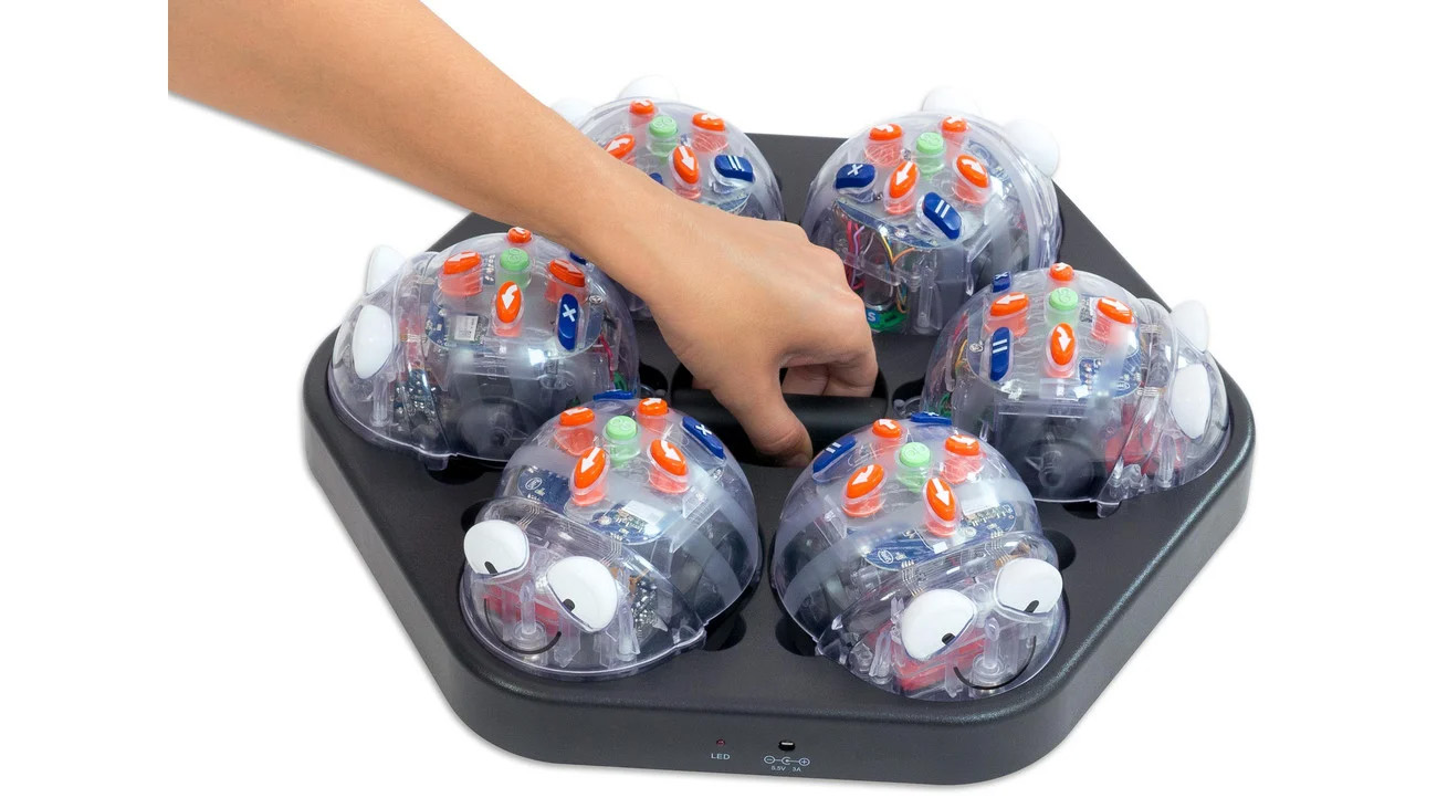 Blue-Bot 6er Pack Klassenset, sechs Bodenroboter plus Ladestation