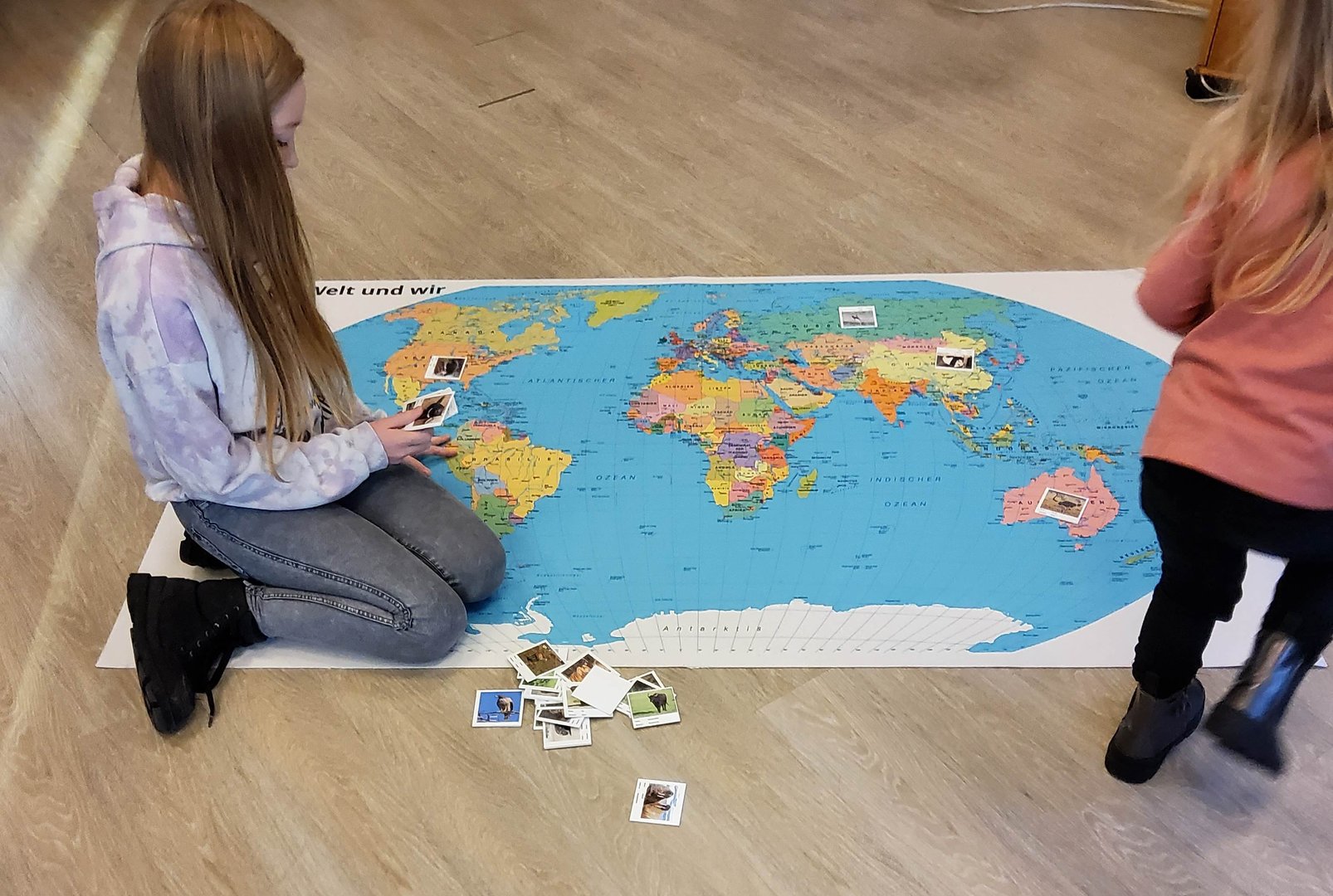 Zuordnungsteppich Kinder der Welt mit Kartensatz Indoor
