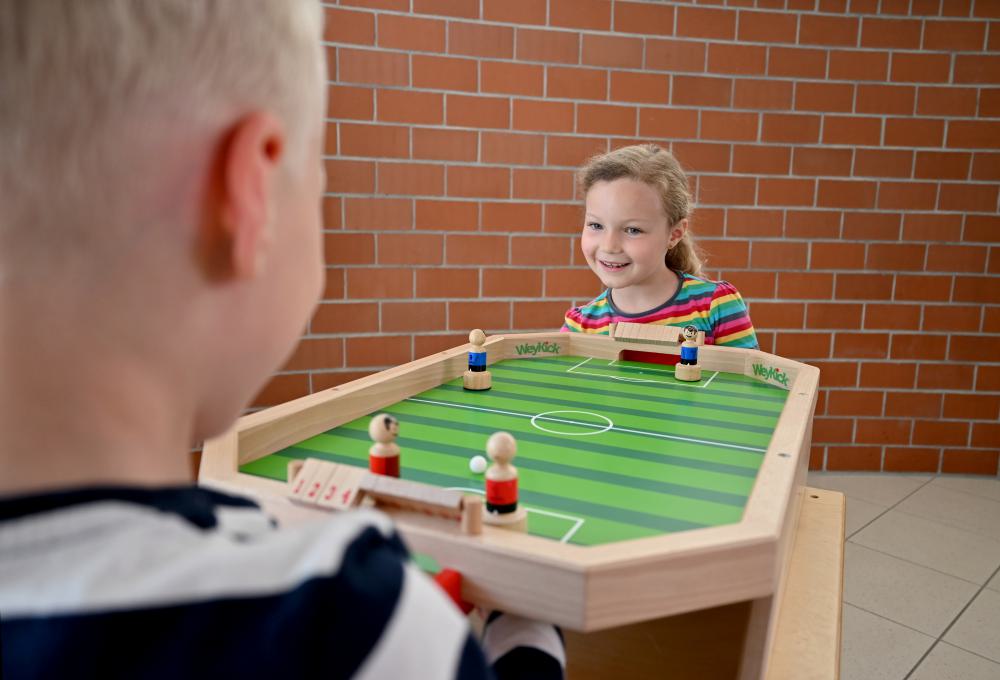 Magnetfußball, 2-4 Spieler, 46x71 cm, aus Holz, WeyKick Stadion 7500G