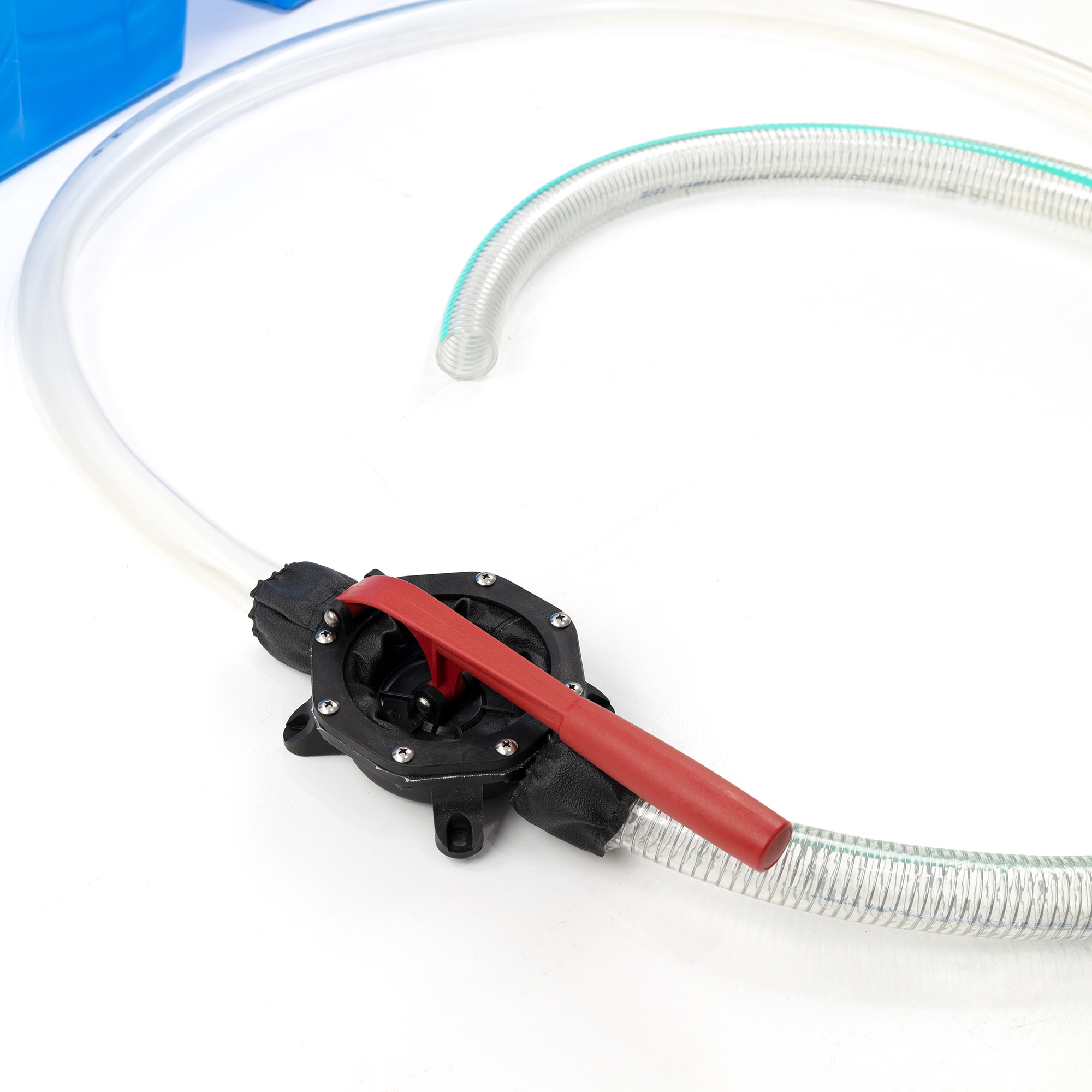 Outdoor-Pumpe mit Schlauch und Wasserboxen
