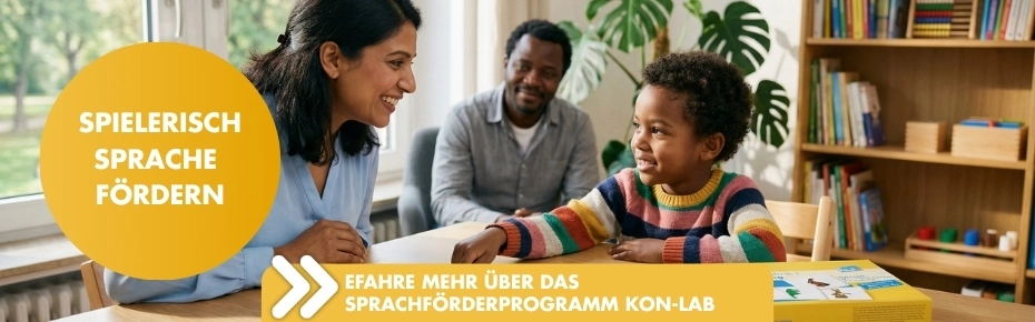 Erzieherin fördert spielerisch die Sprache eines Kindes mit dem Kon-Lab Sprachförderprogramm.