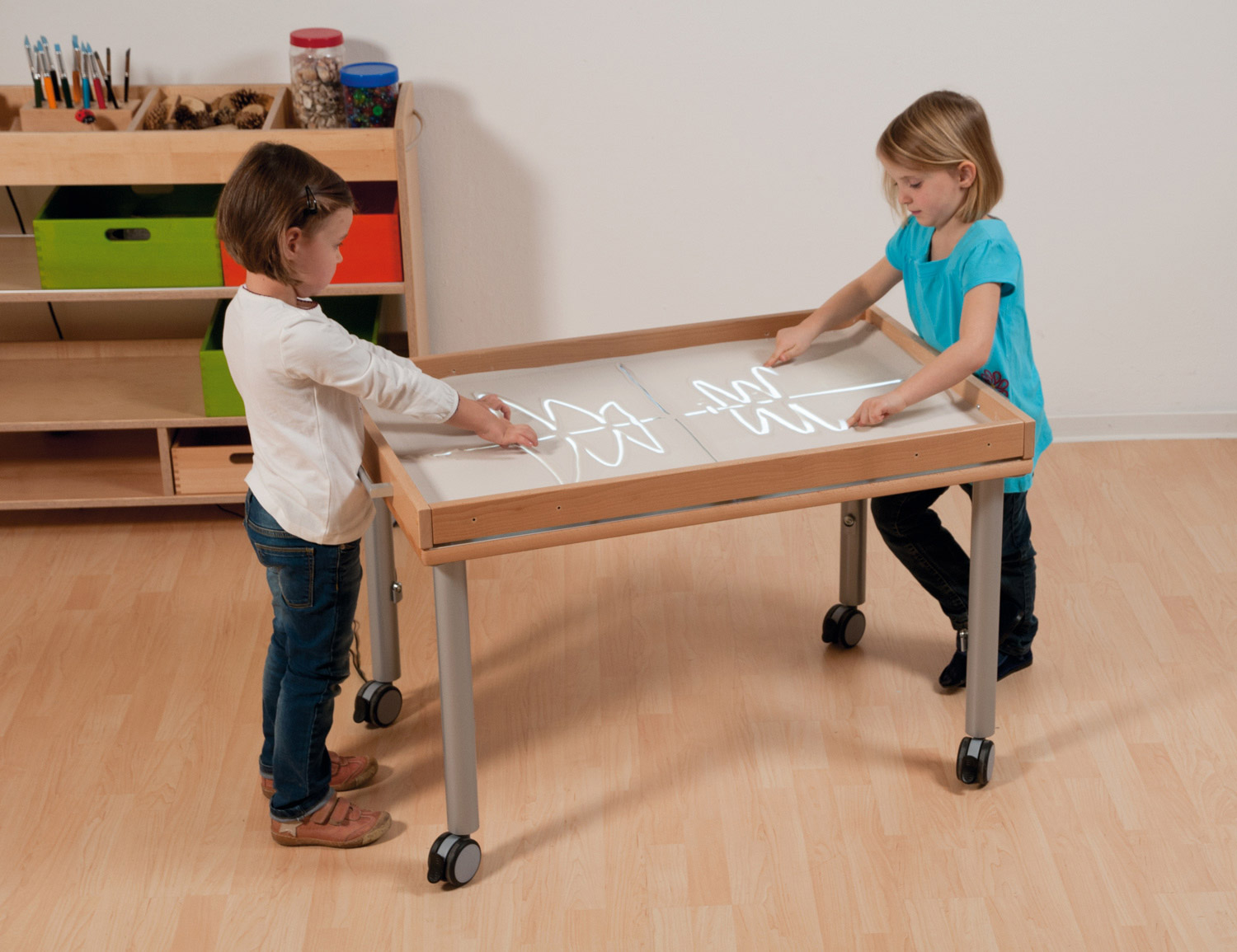 Tisch für Sandexperimentierwanne für den Kindergarten, 100 x 65 cm, höhenverstellbar 59-76 cm