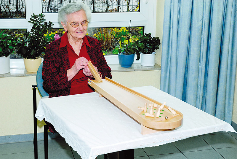 Tischkegelbahn, aus Buchenholz, 86 cm lang, ab 4 Jahre