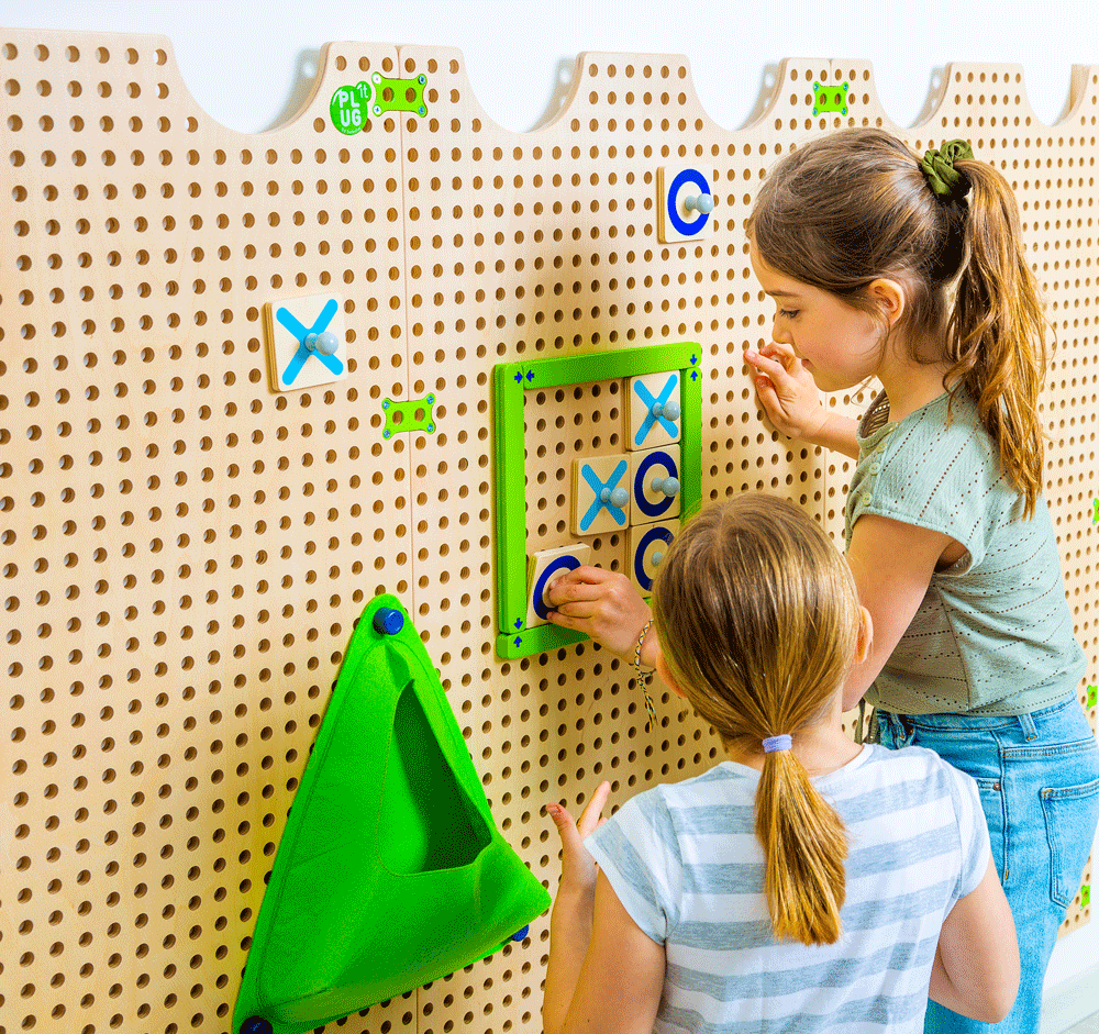 PLUG it Tic Tac Toe und Steckspiel Set, ab 3 Jahren
