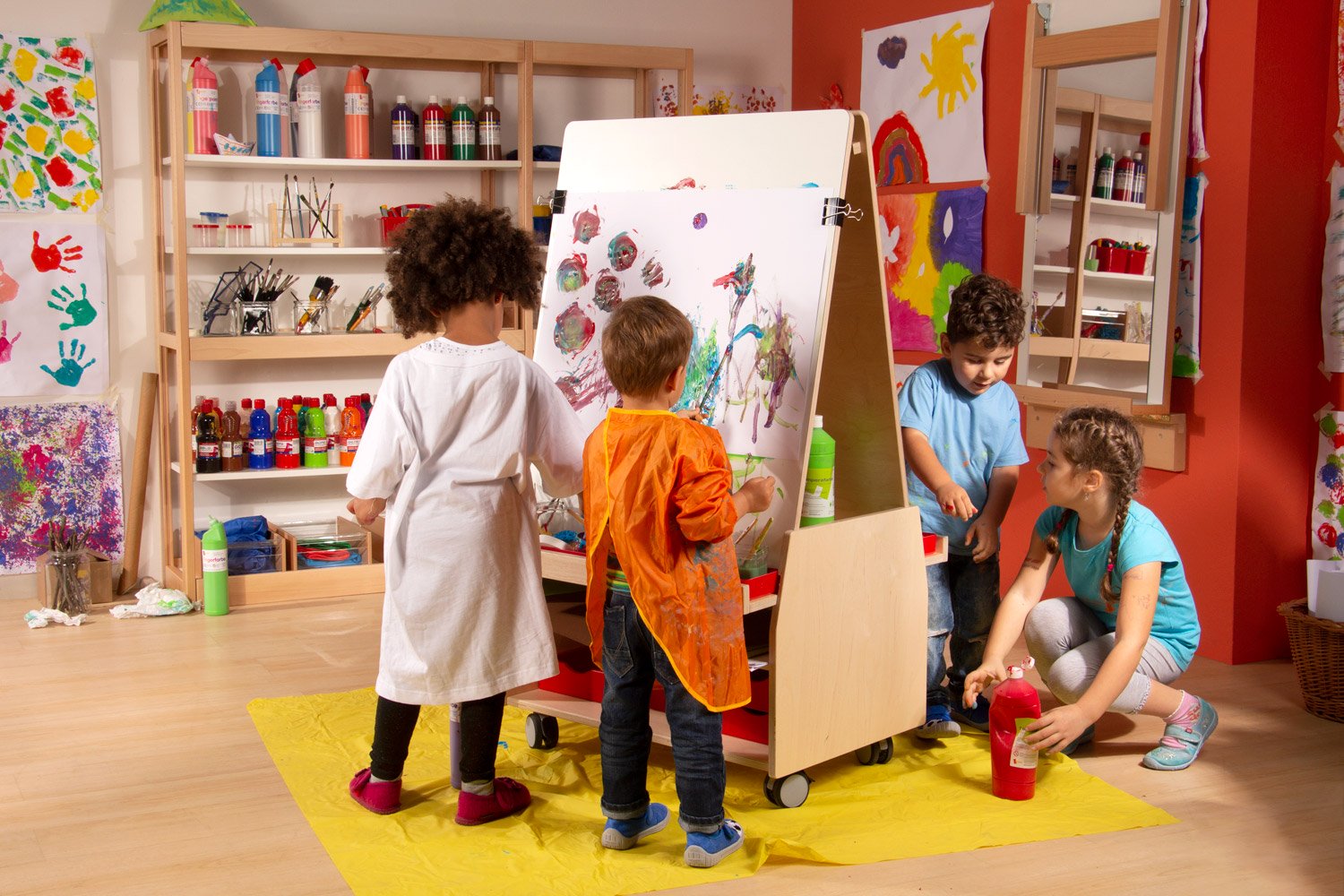 Mal-Station Petit Miró, Malwand mit Regal und Rollen, 2-5 Jahre