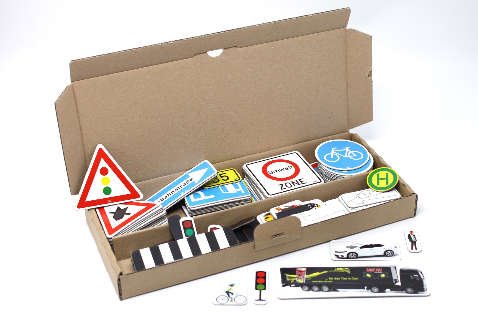 Erweiterter Verkehrszeichensatz, 124 magnethaftende Teile aus MAG-Pap° im Karton mit Anleitung