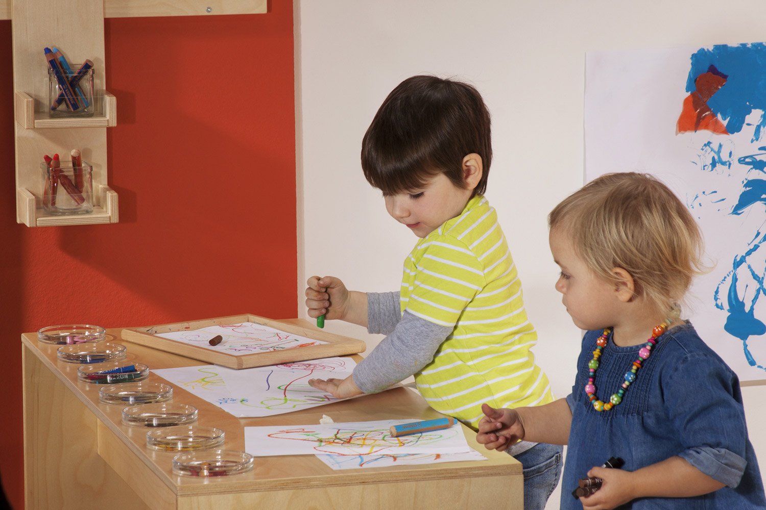 Kritzeltisch, 2-3 Jahre