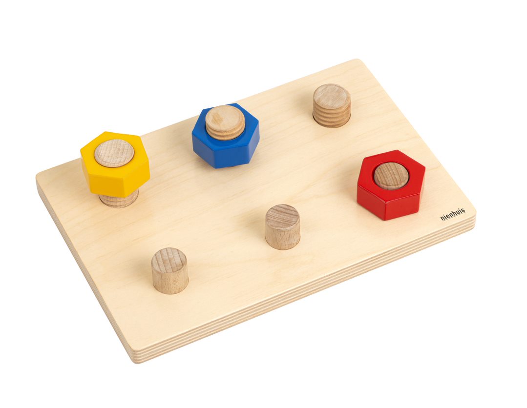 Schraubspiel mit Muttern, ab 2 Jahre