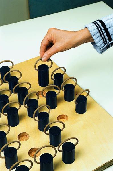 Solitär Bügelstecker, mit Spielbrett, ab 3 Jahre