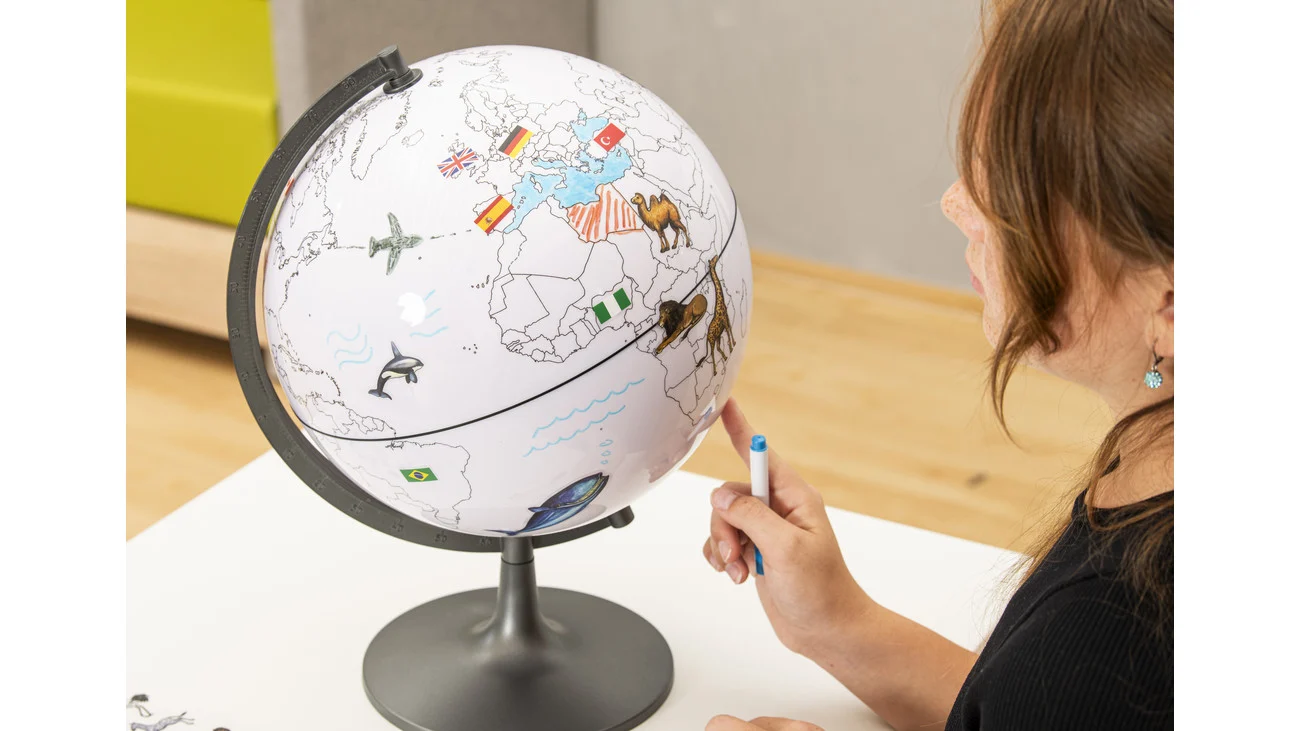 Globus zum Beschriften und Bemalen, mit Aufklebern und Stiften, 5-12 Jahre