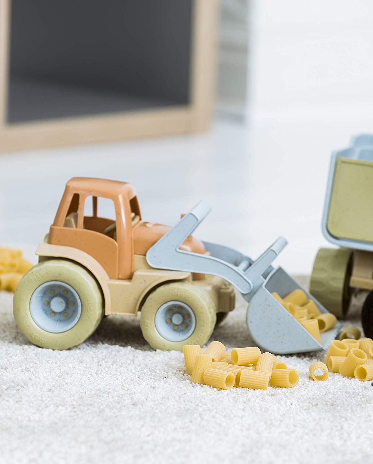 dantoy® BIOplastic Traktor, ab 2 Jahre