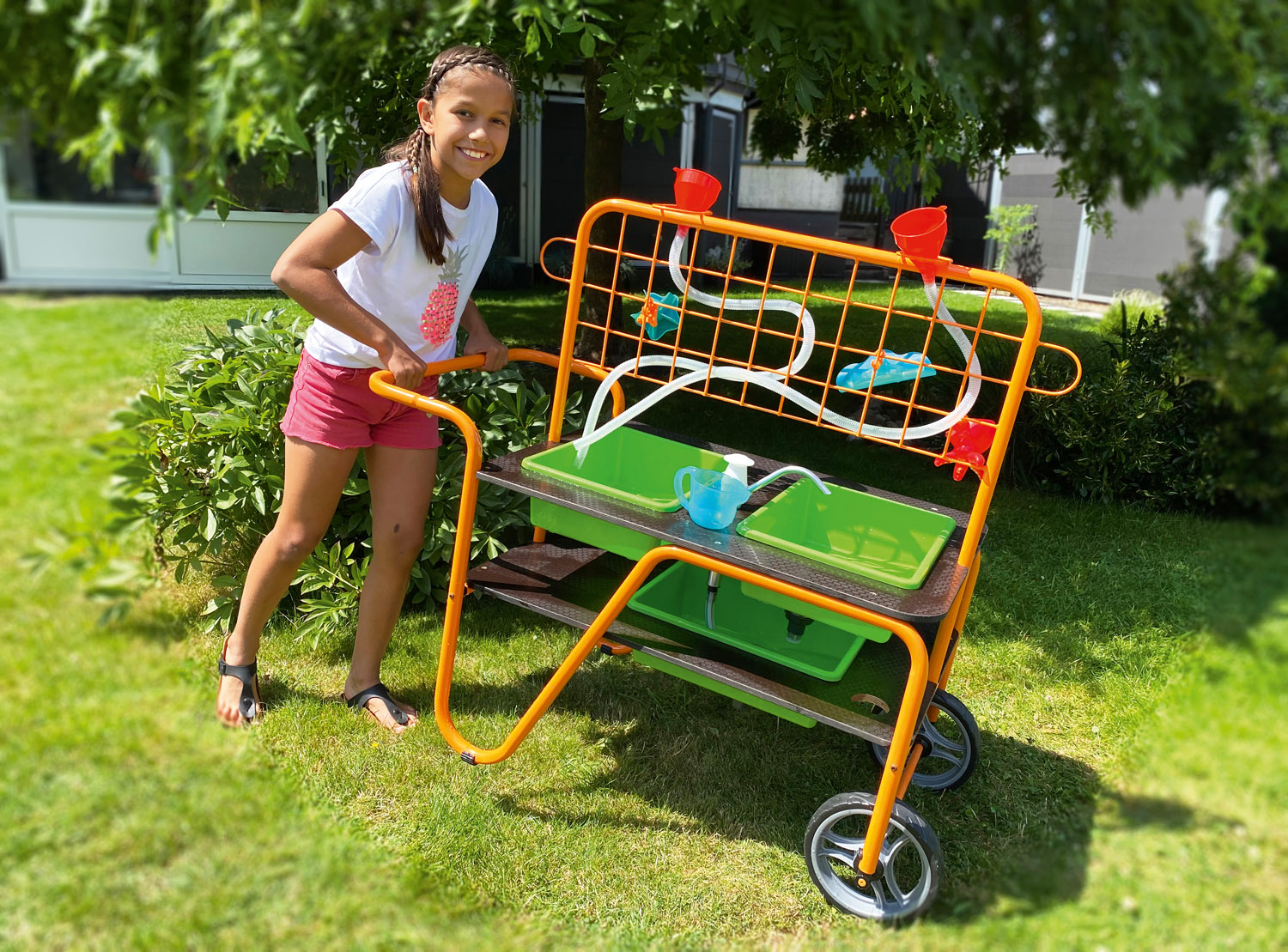 Mobiler Sand-Wasser-Tisch mit Pumpe