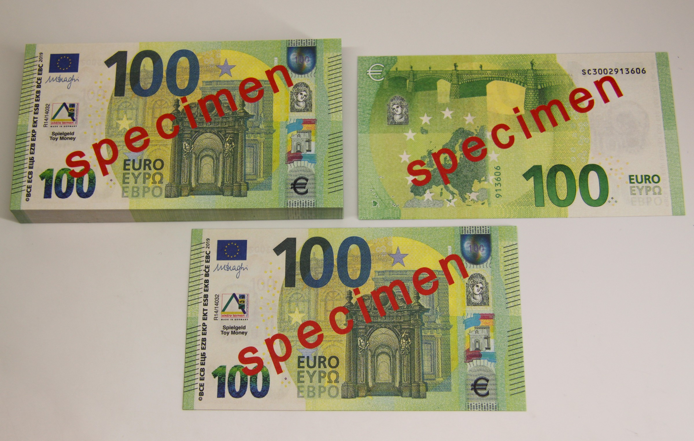 100 Stück Euro-Scheine Spielgeld zu 100 Euro
