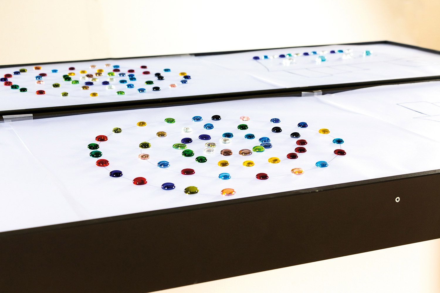 Großer Leuchttisch, 180 x 60 cm, höhenverstellbar 66,5 bis 83,5 cm
